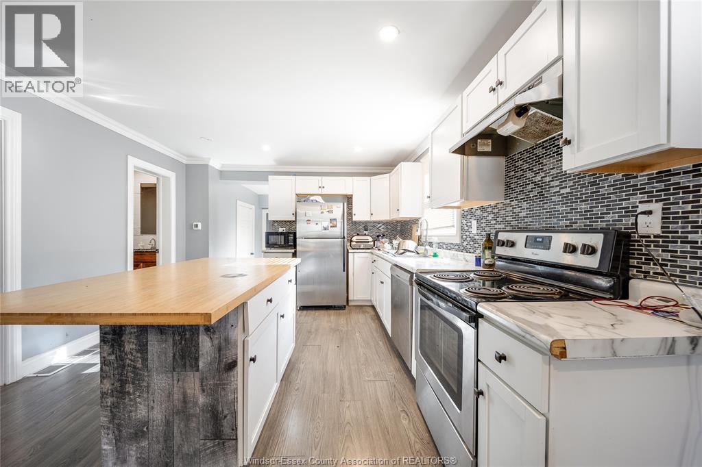 2362 Cadillac Street, Windsor, ON - Indoor Photo Showing Kitchen With Double Sink