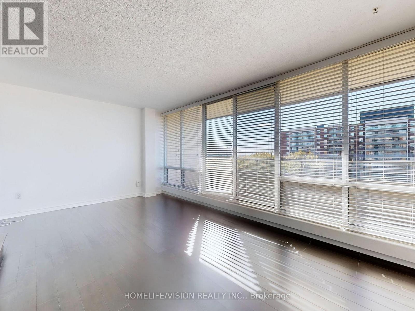 713 - 9 Four Winds Drive, Toronto, ON - Indoor Photo Showing Other Room