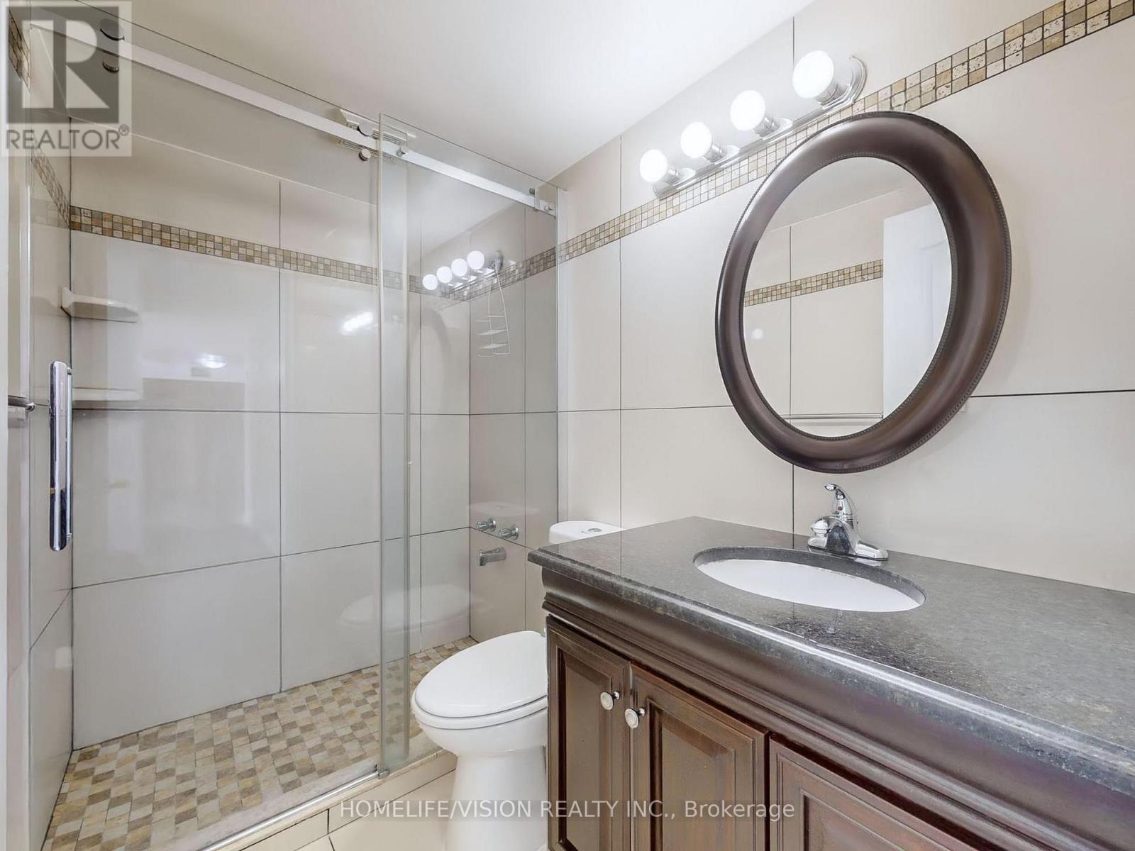 713 - 9 Four Winds Drive, Toronto, ON - Indoor Photo Showing Bathroom