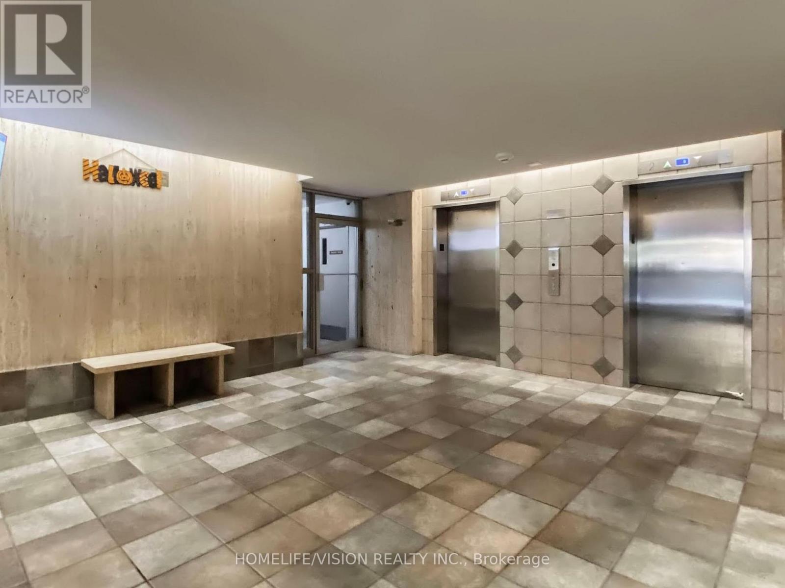 713 - 9 Four Winds Drive, Toronto, ON - Indoor Photo Showing Other Room