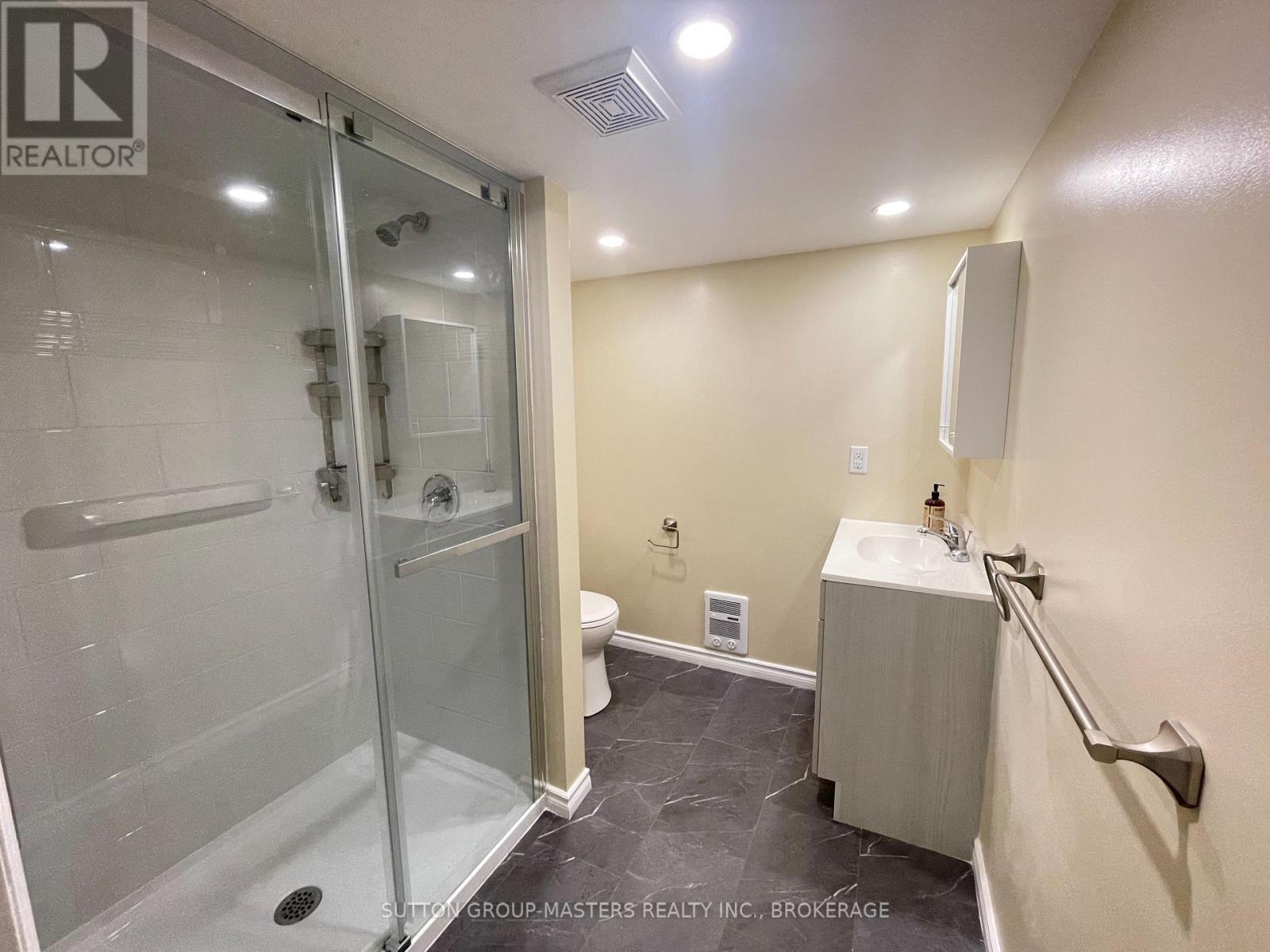 2 - 248 Mclellan Court, Kingston (East Gardiners Rd), ON - Indoor Photo Showing Bathroom