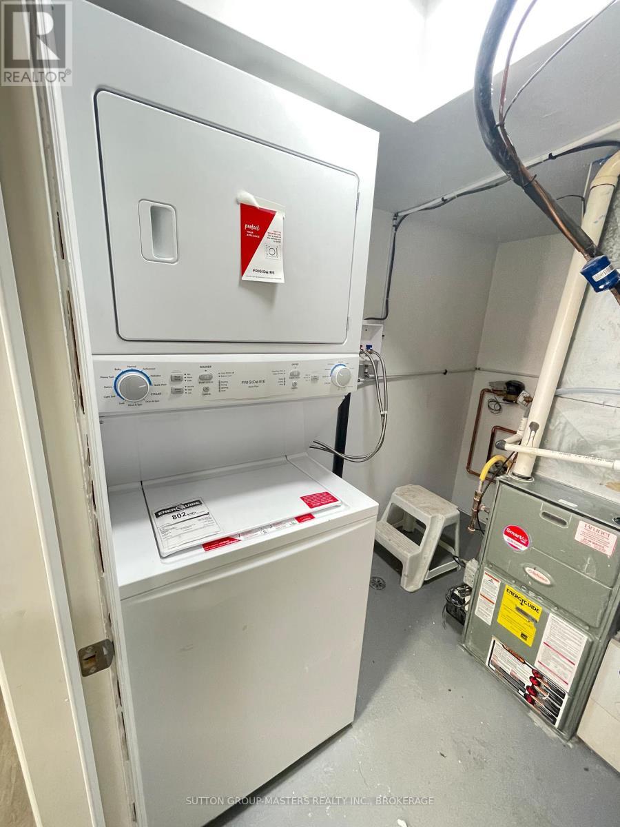 2 - 248 Mclellan Court, Kingston (East Gardiners Rd), ON - Indoor Photo Showing Laundry Room