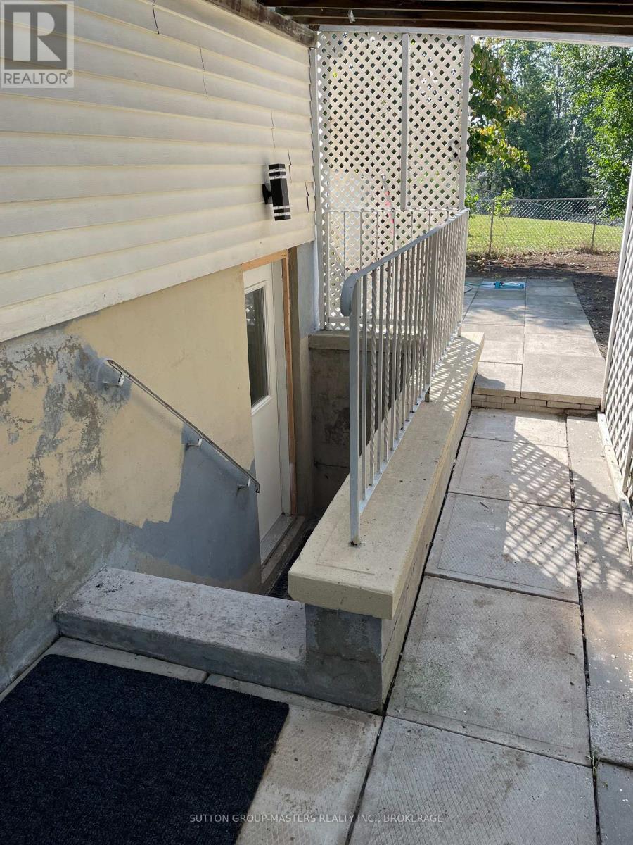 2 - 248 Mclellan Court, Kingston (East Gardiners Rd), ON - Outdoor