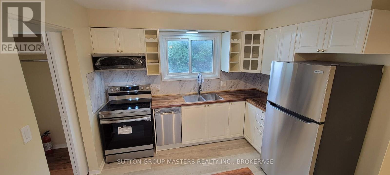 1 - 248 Mclellan Court, Kingston (East Gardiners Rd), ON - Indoor Photo Showing Kitchen