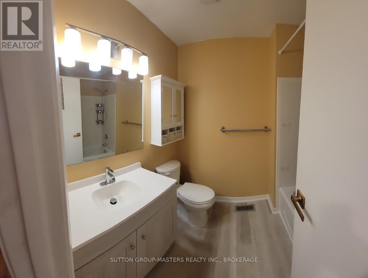 1 - 248 Mclellan Court, Kingston (East Gardiners Rd), ON - Indoor Photo Showing Bathroom
