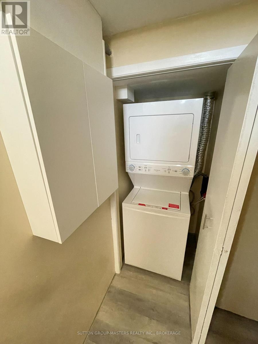 1 - 248 Mclellan Court, Kingston (East Gardiners Rd), ON - Indoor Photo Showing Laundry Room