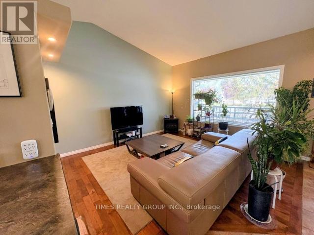 2311 Mt Baker Crescent, Cranbrook, BC - Indoor Photo Showing Living Room