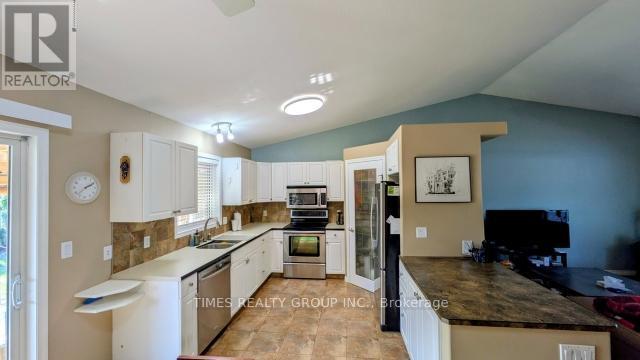 2311 Mt Baker Crescent, Cranbrook, BC - Indoor Photo Showing Kitchen