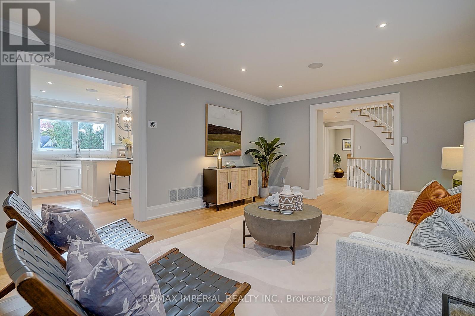1832 Pine Siskin Court, Mississauga, ON - Indoor Photo Showing Living Room
