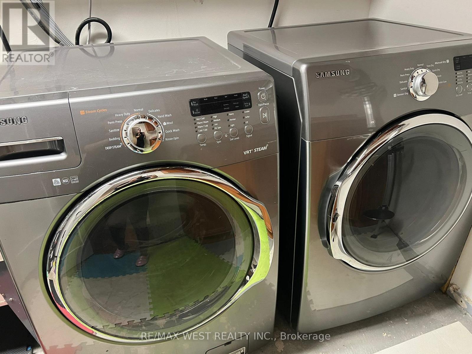 123 Carmen Bsmt Crescent, Vaughan, ON - Indoor Photo Showing Laundry Room