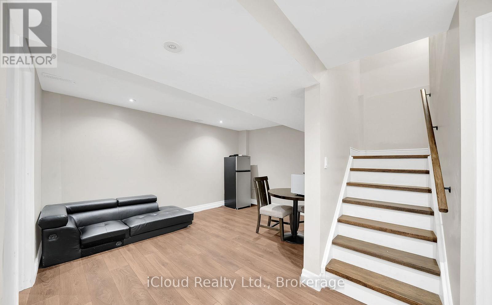 34 Royalpark Way, Vaughan, ON - Indoor Photo Showing Other Room