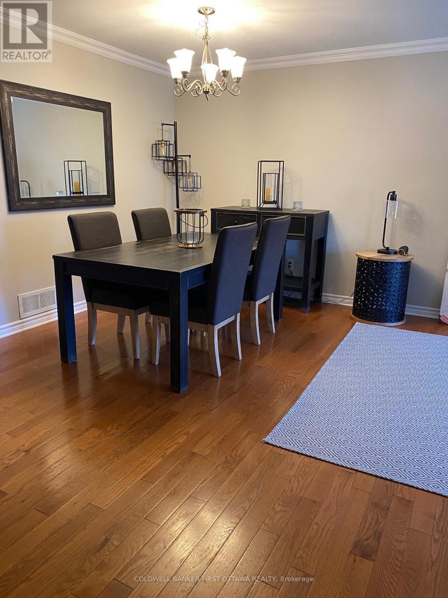 Dining room - 33 St Alexi Walk E, Ottawa, ON - Indoor Photo Showing Dining Room