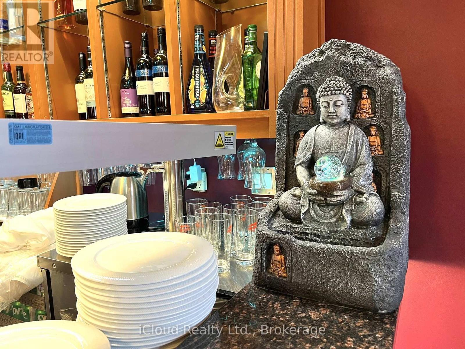 231 Lakeshore Road E, Mississauga, ON