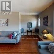 2 - 470 Oriole Parkway, Toronto, ON - Indoor Photo Showing Living Room