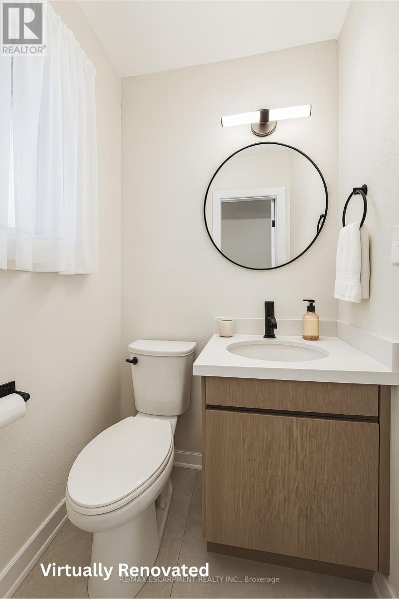 646 Alder Street W, Haldimand, ON - Indoor Photo Showing Bathroom