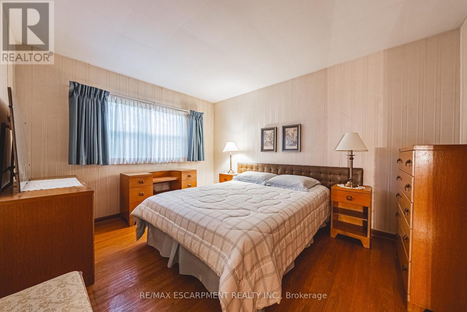 646 Alder Street W, Haldimand, ON - Indoor Photo Showing Bedroom