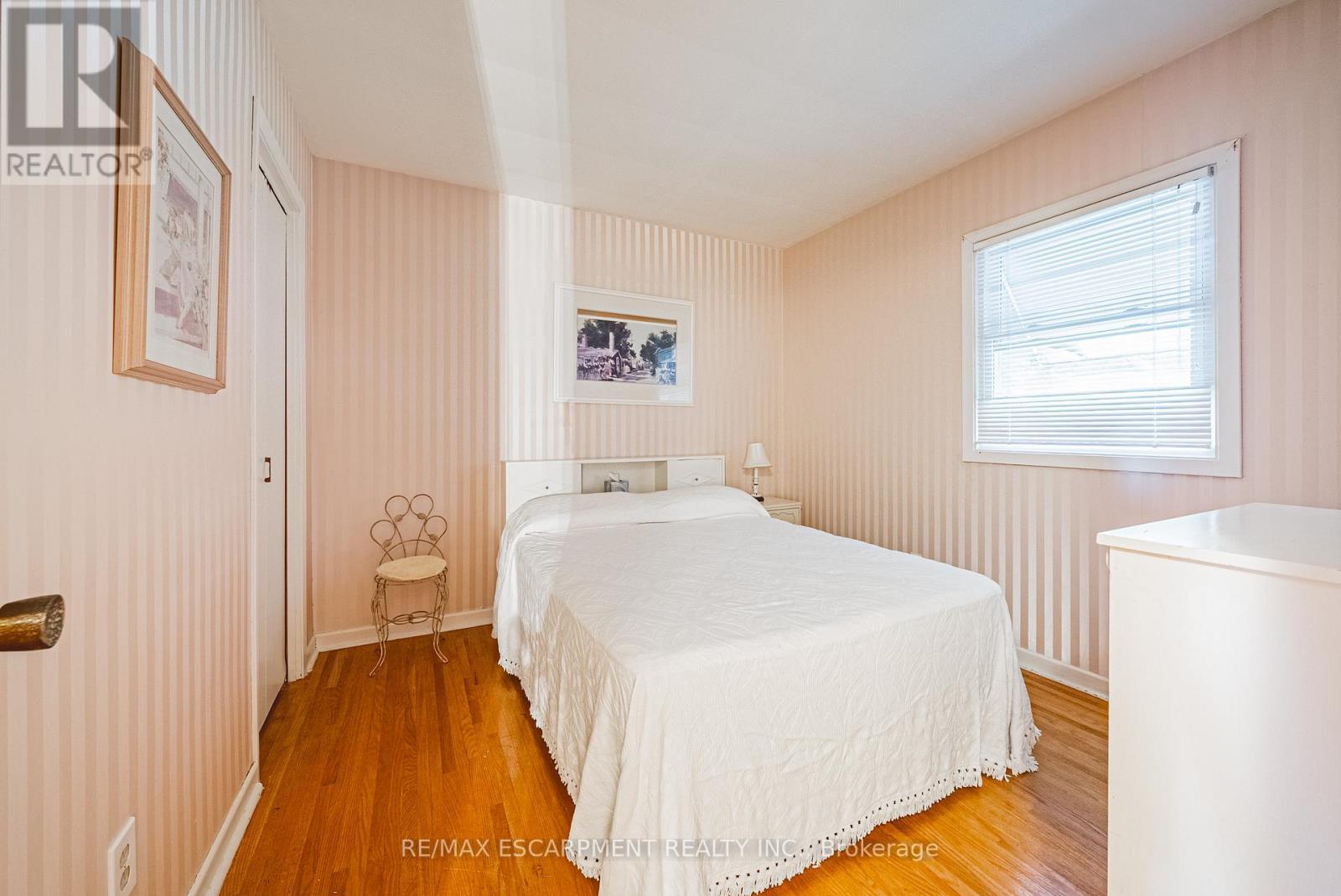 646 Alder Street W, Haldimand, ON - Indoor Photo Showing Bedroom
