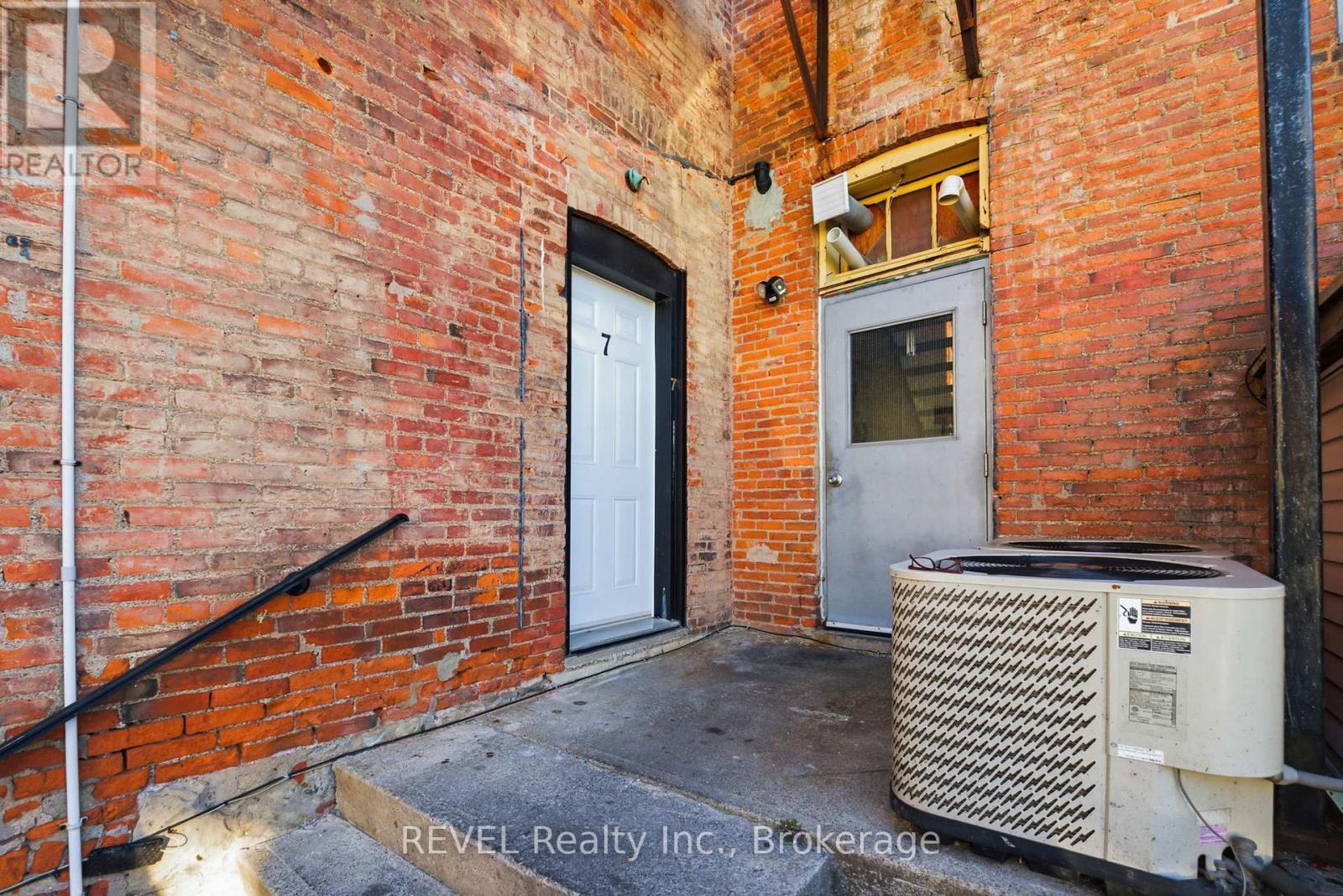 7 - 18 Clairmont Street, Thorold (Thorold Downtown), ON