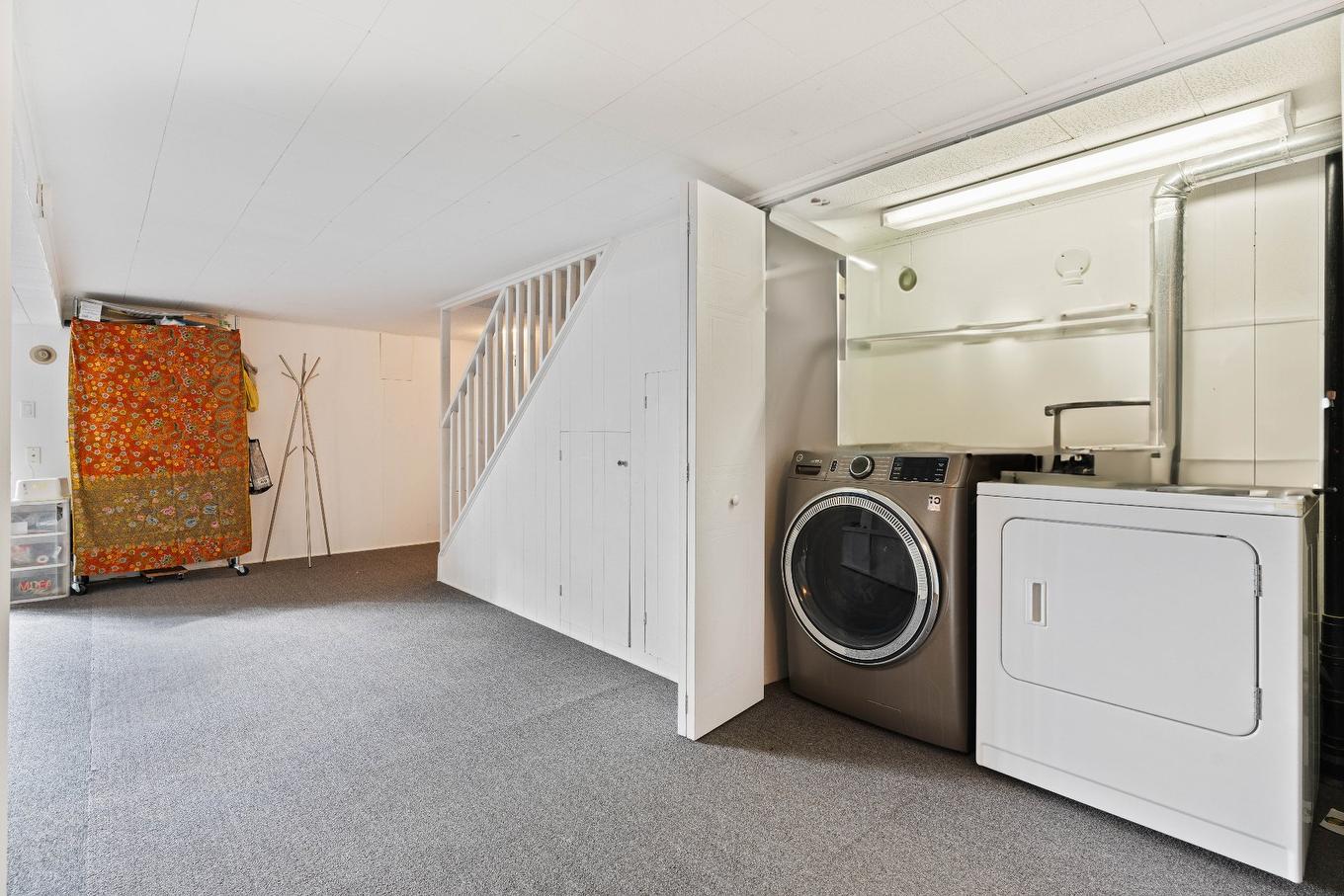 Salle de lavage - 4379 Av. Coolbrook, Montréal (Côte-Des-Neiges/Notre-Dame-De-Grâce), QC - Indoor Photo Showing Laundry Room