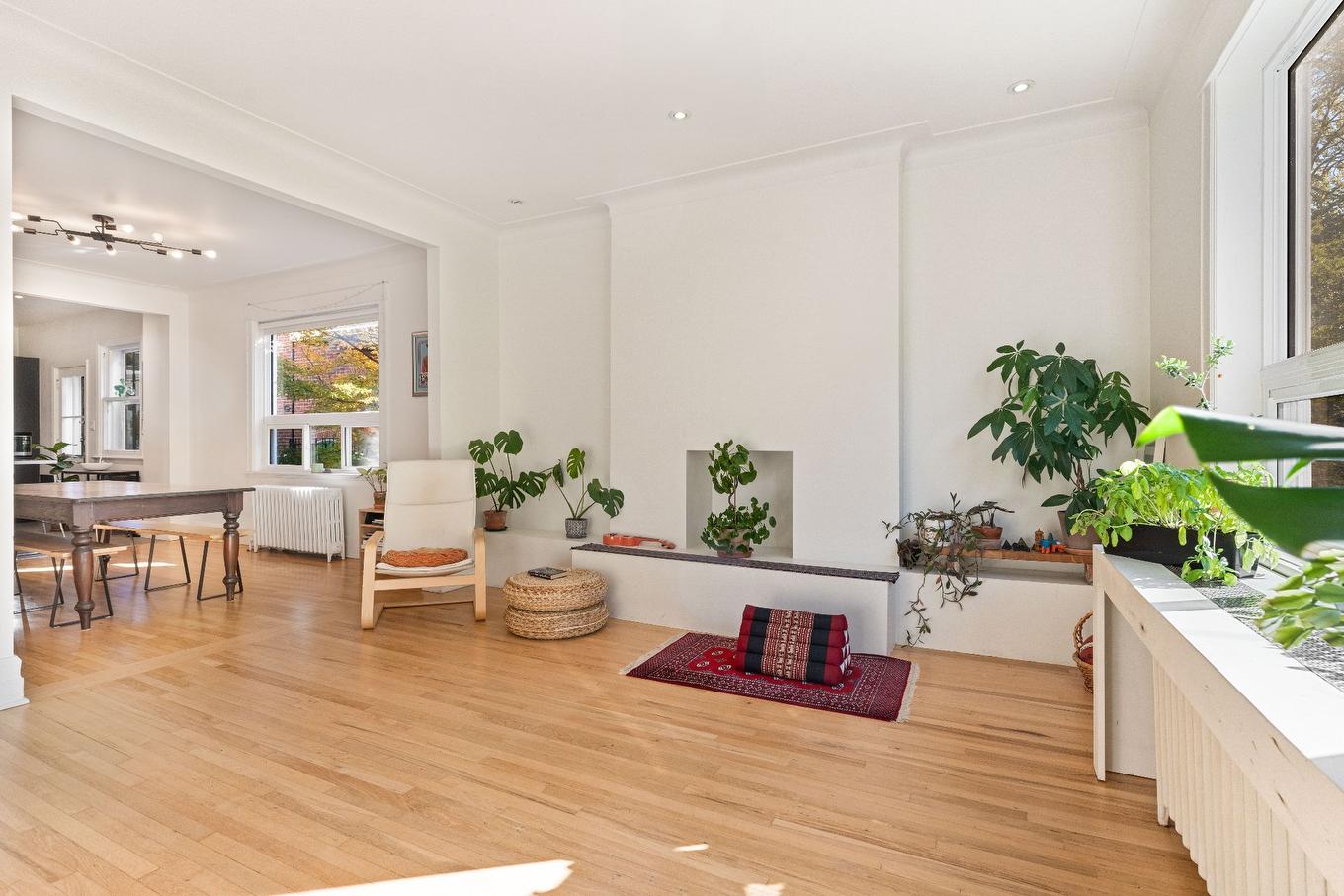 Salon - 4379 Av. Coolbrook, Montréal (Côte-Des-Neiges/Notre-Dame-De-Grâce), QC - Indoor