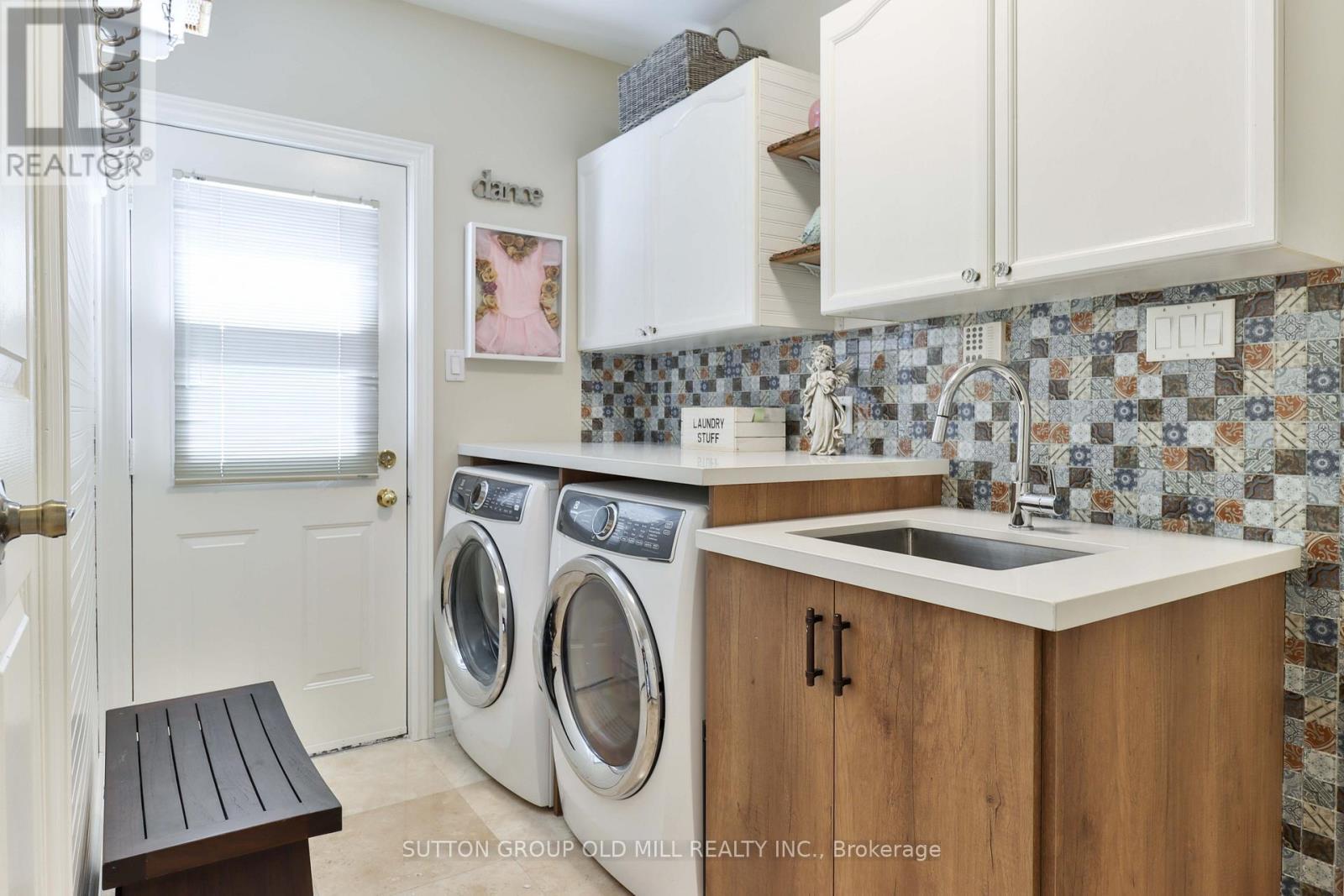 6835 Forest Park Drive, Mississauga, ON - Indoor Photo Showing Laundry Room