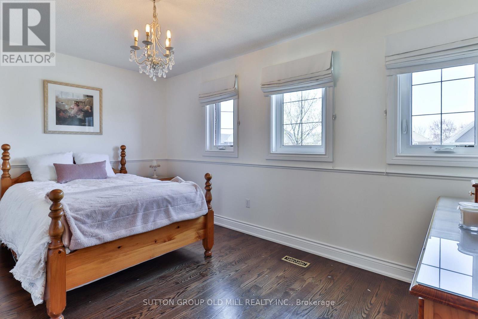 6835 Forest Park Drive, Mississauga, ON - Indoor Photo Showing Bedroom