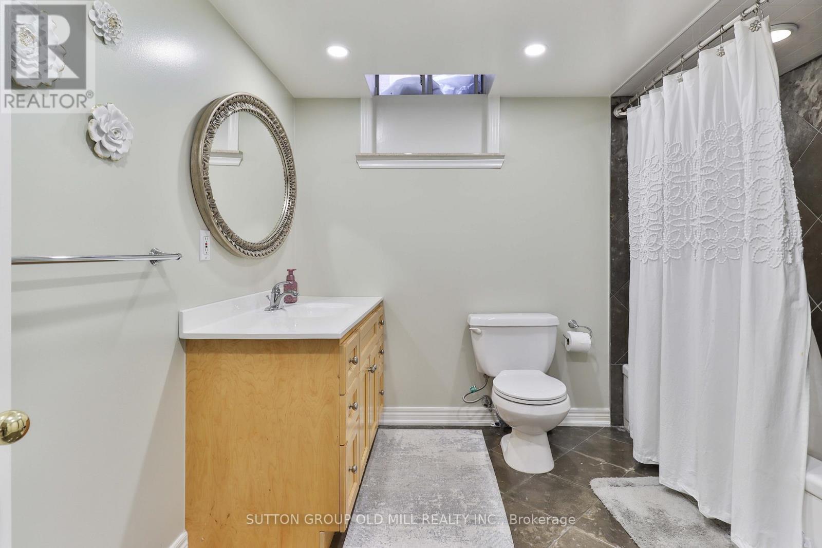 6835 Forest Park Drive, Mississauga, ON - Indoor Photo Showing Bathroom