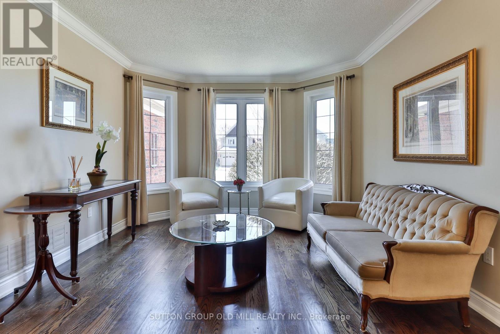 6835 Forest Park Drive, Mississauga, ON - Indoor Photo Showing Living Room
