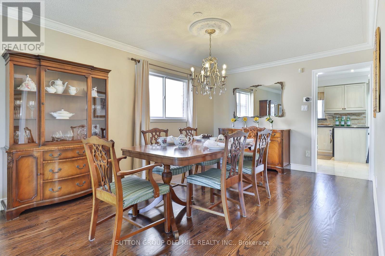 6835 Forest Park Drive, Mississauga, ON - Indoor Photo Showing Dining Room