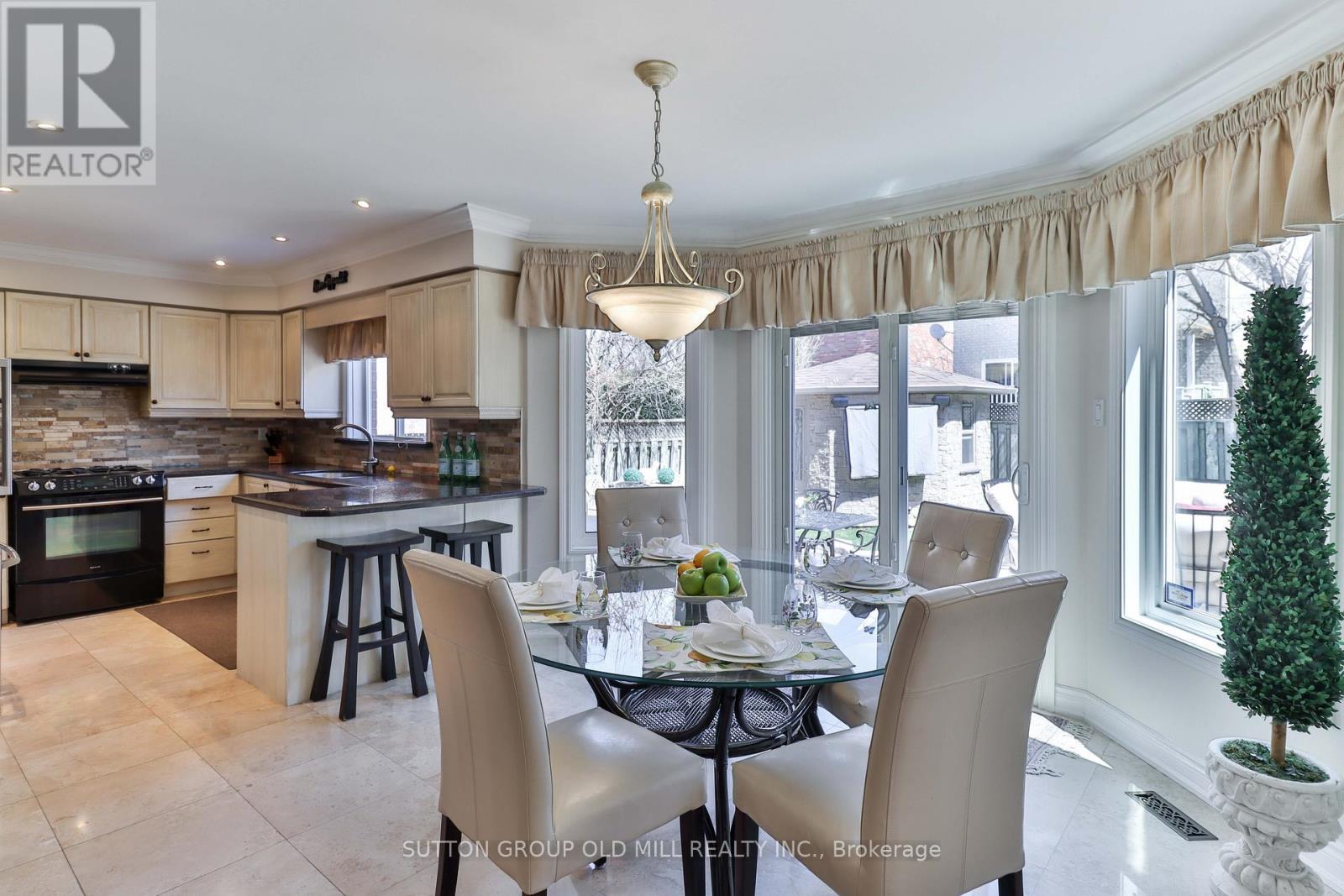 6835 Forest Park Drive, Mississauga, ON - Indoor Photo Showing Other Room