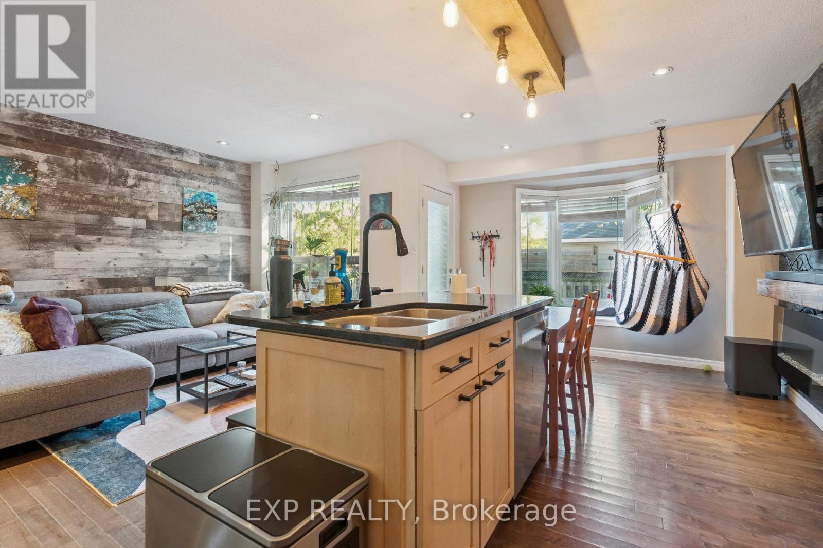 27 Pettit Street, Hamilton, ON - Indoor