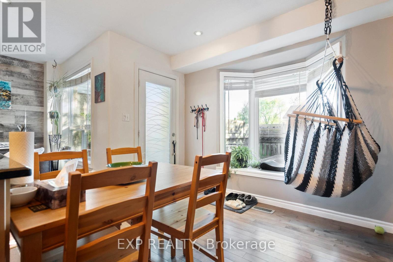 27 Pettit Street, Hamilton, ON - Indoor Photo Showing Dining Room