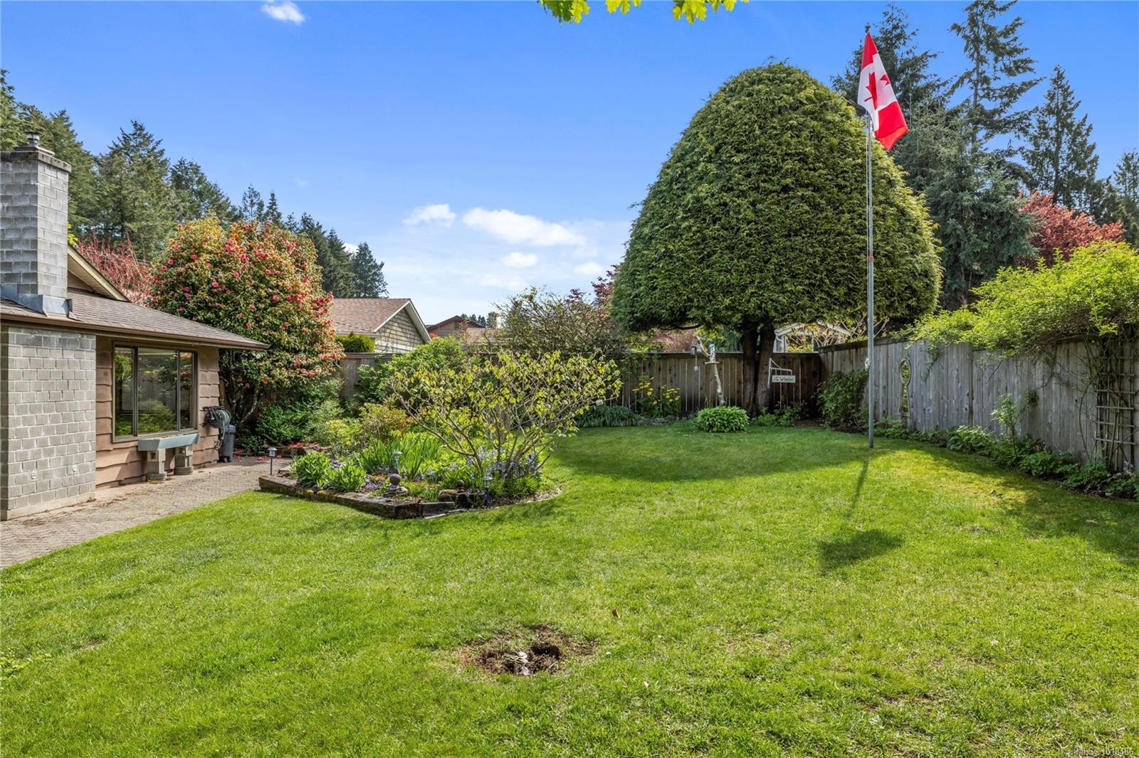 496 Crescent Rd West, Qualicum Beach, BC