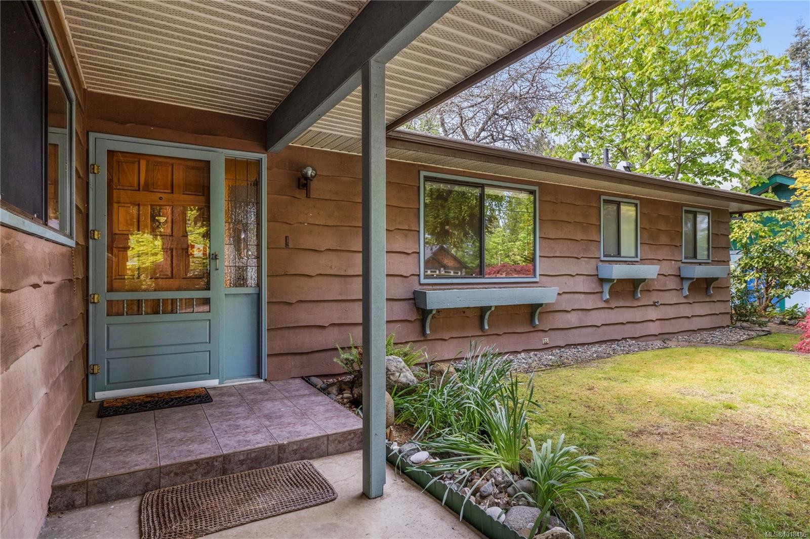 496 Crescent Rd West, Qualicum Beach, BC