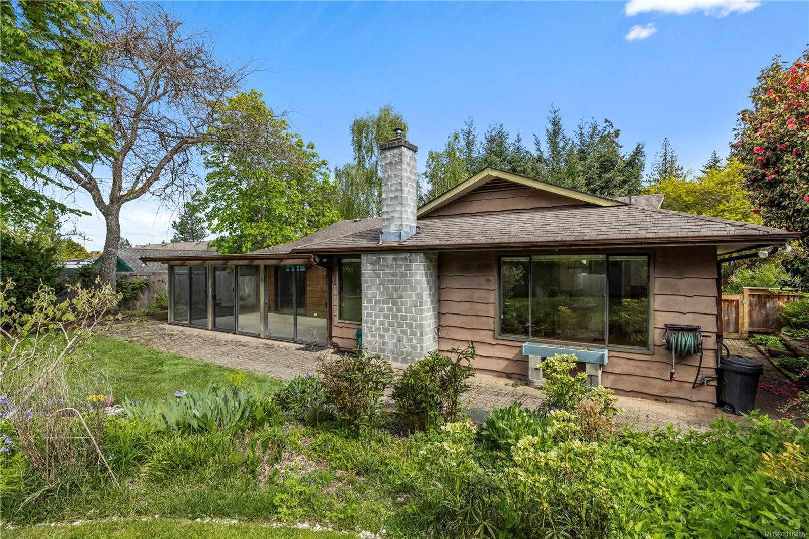 496 Crescent Rd West, Qualicum Beach, BC