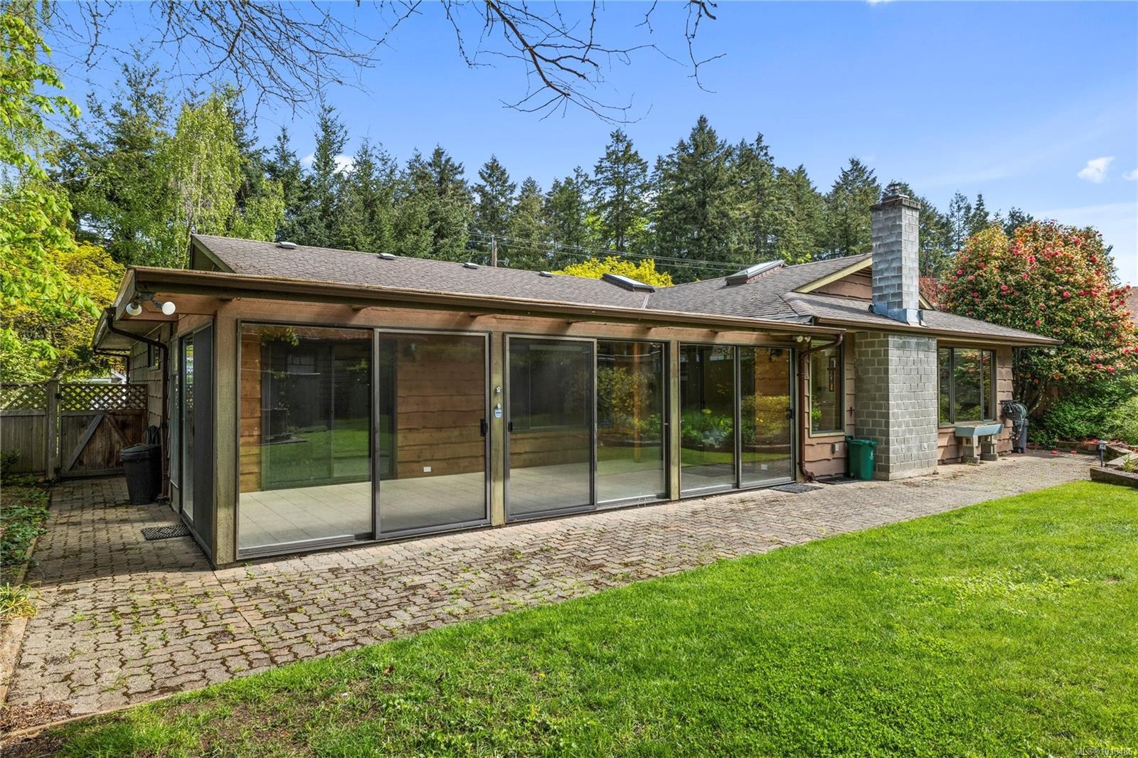 496 Crescent Rd West, Qualicum Beach, BC