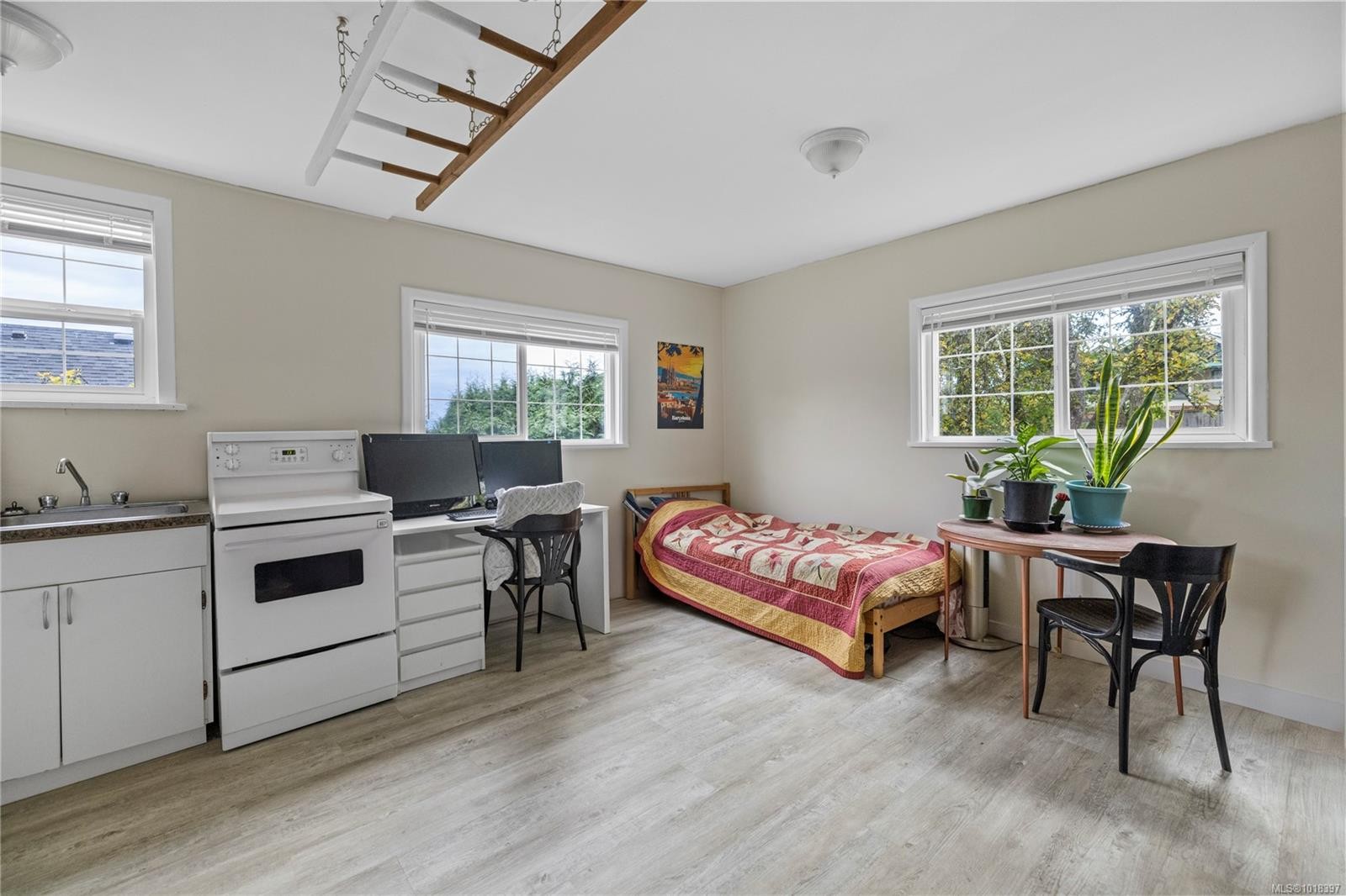 639 Kennedy St, Nanaimo, BC - Indoor