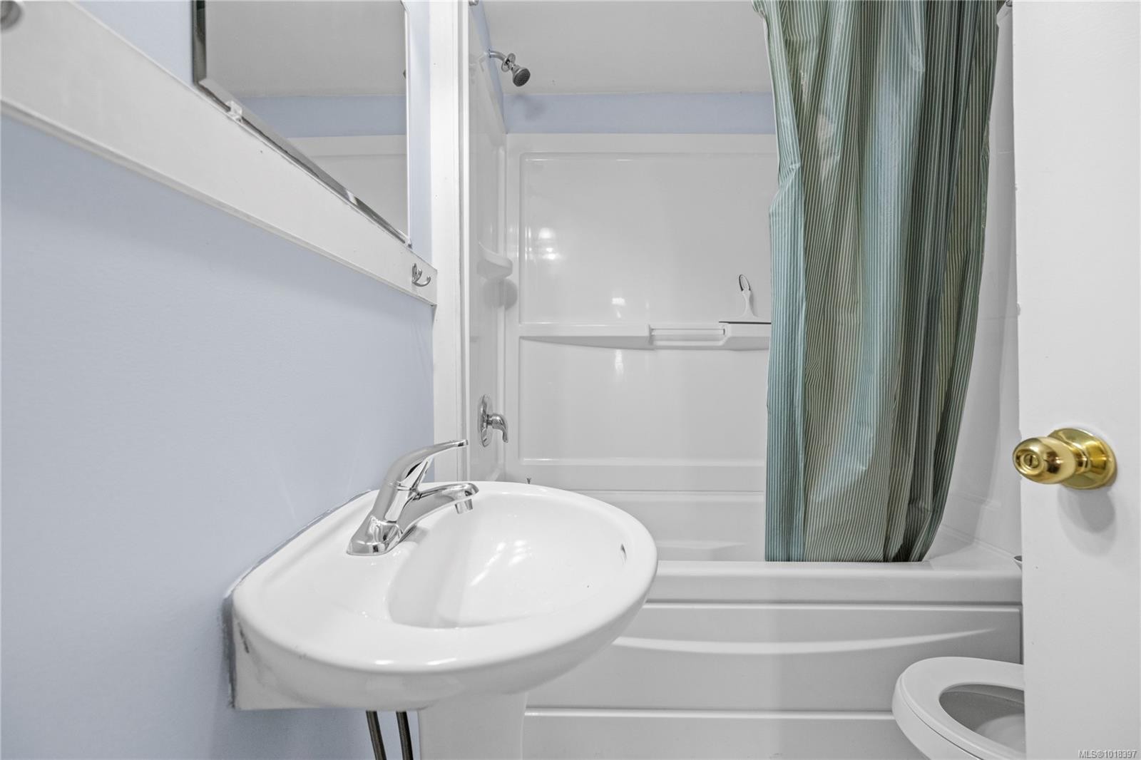 639 Kennedy St, Nanaimo, BC - Indoor Photo Showing Bathroom