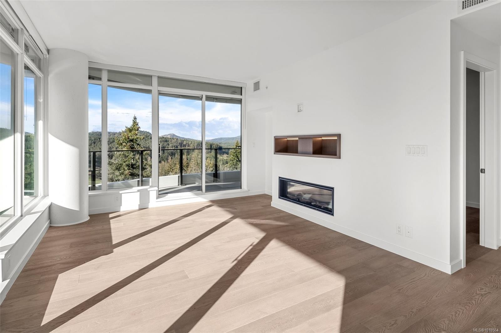 1118-2000 Hannington Rd, Langford, BC - Indoor Photo Showing Living Room With Fireplace