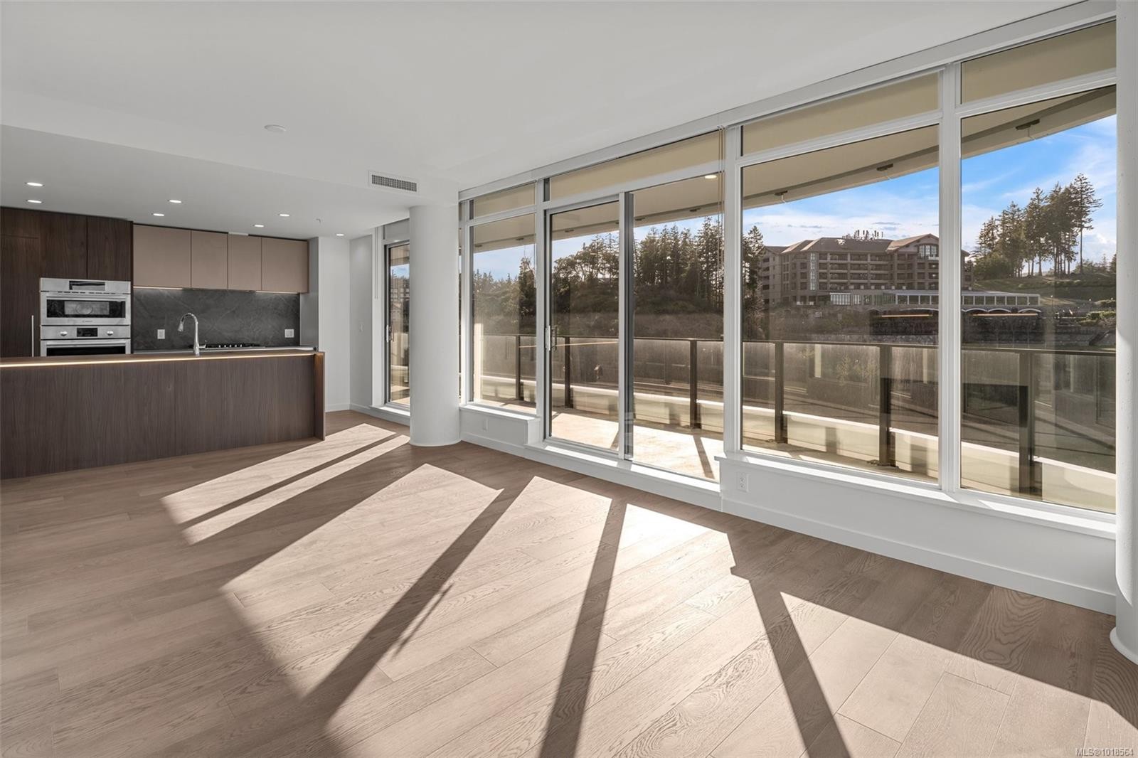 1118-2000 Hannington Rd, Langford, BC - Indoor