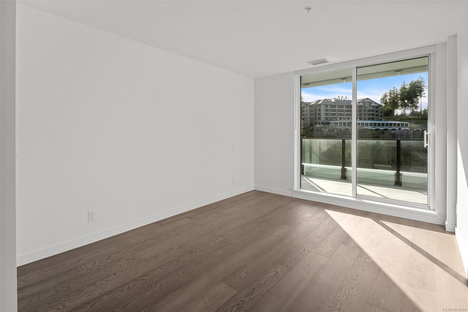 1118-2000 Hannington Rd, Langford, BC - Indoor Photo Showing Other Room