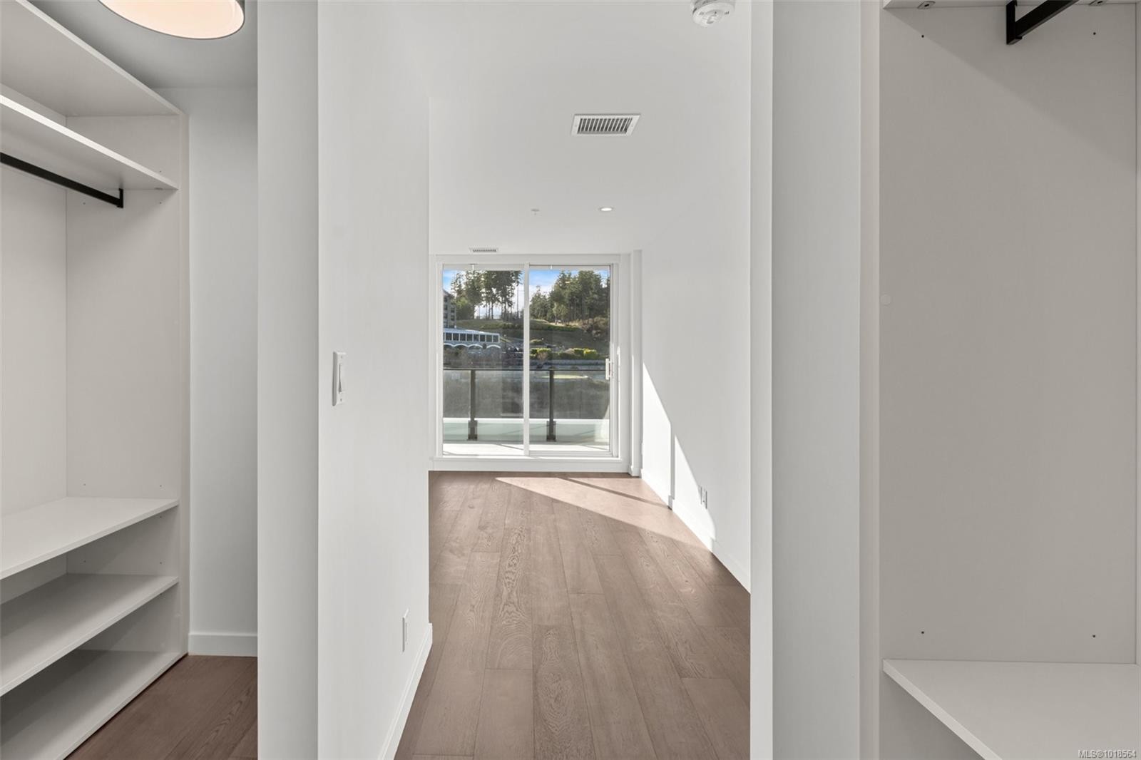 1118-2000 Hannington Rd, Langford, BC - Indoor Photo Showing Other Room