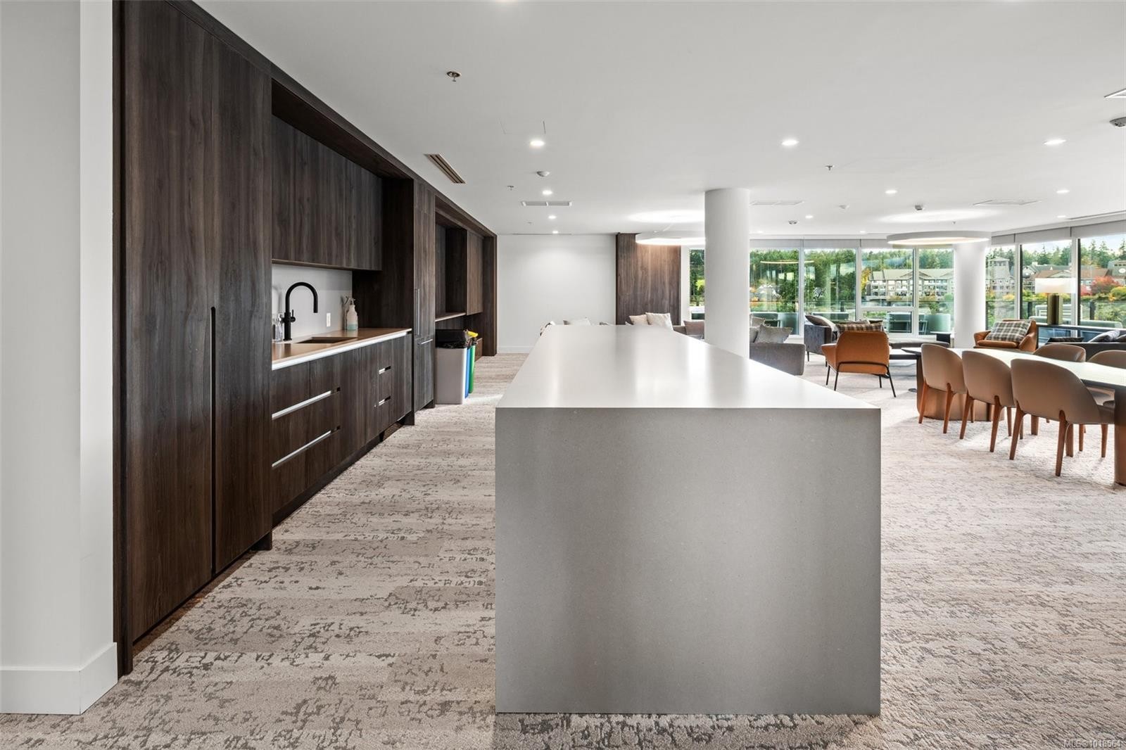 1118-2000 Hannington Rd, Langford, BC - Indoor Photo Showing Kitchen With Upgraded Kitchen