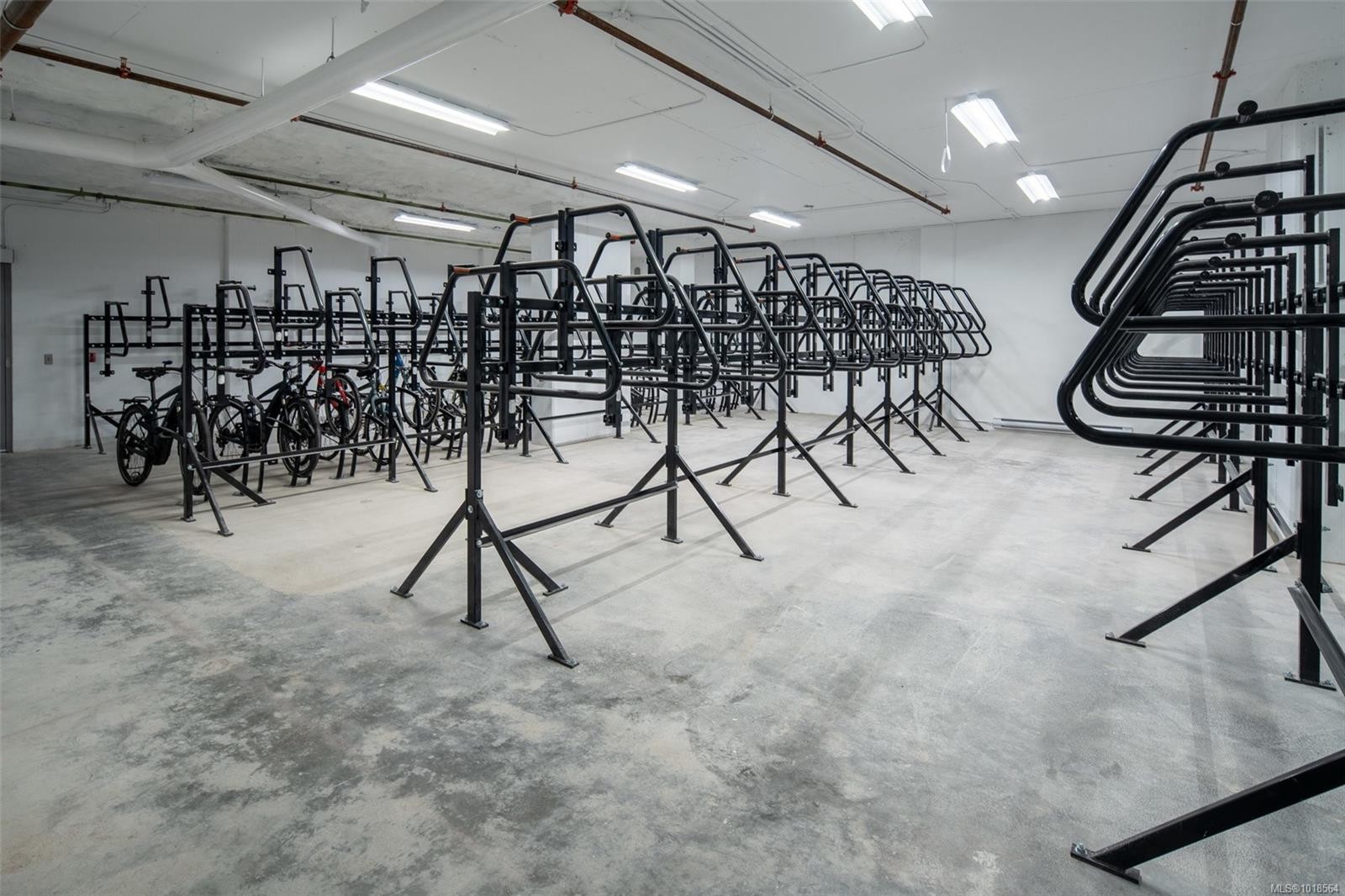 1118-2000 Hannington Rd, Langford, BC - Indoor Photo Showing Other Room