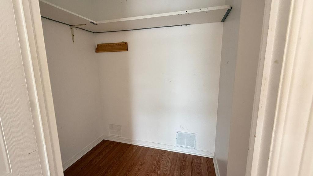 Penderie (Walk-in) - 103-5373 Rue Du Bocage, Terrebonne (La Plaine), QC - Indoor