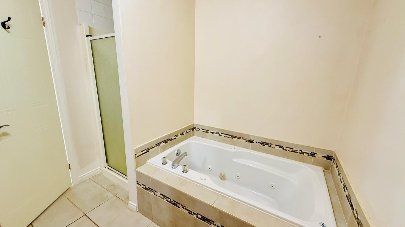 Salle de bains - 103-5373 Rue Du Bocage, Terrebonne (La Plaine), QC - Indoor Photo Showing Bathroom