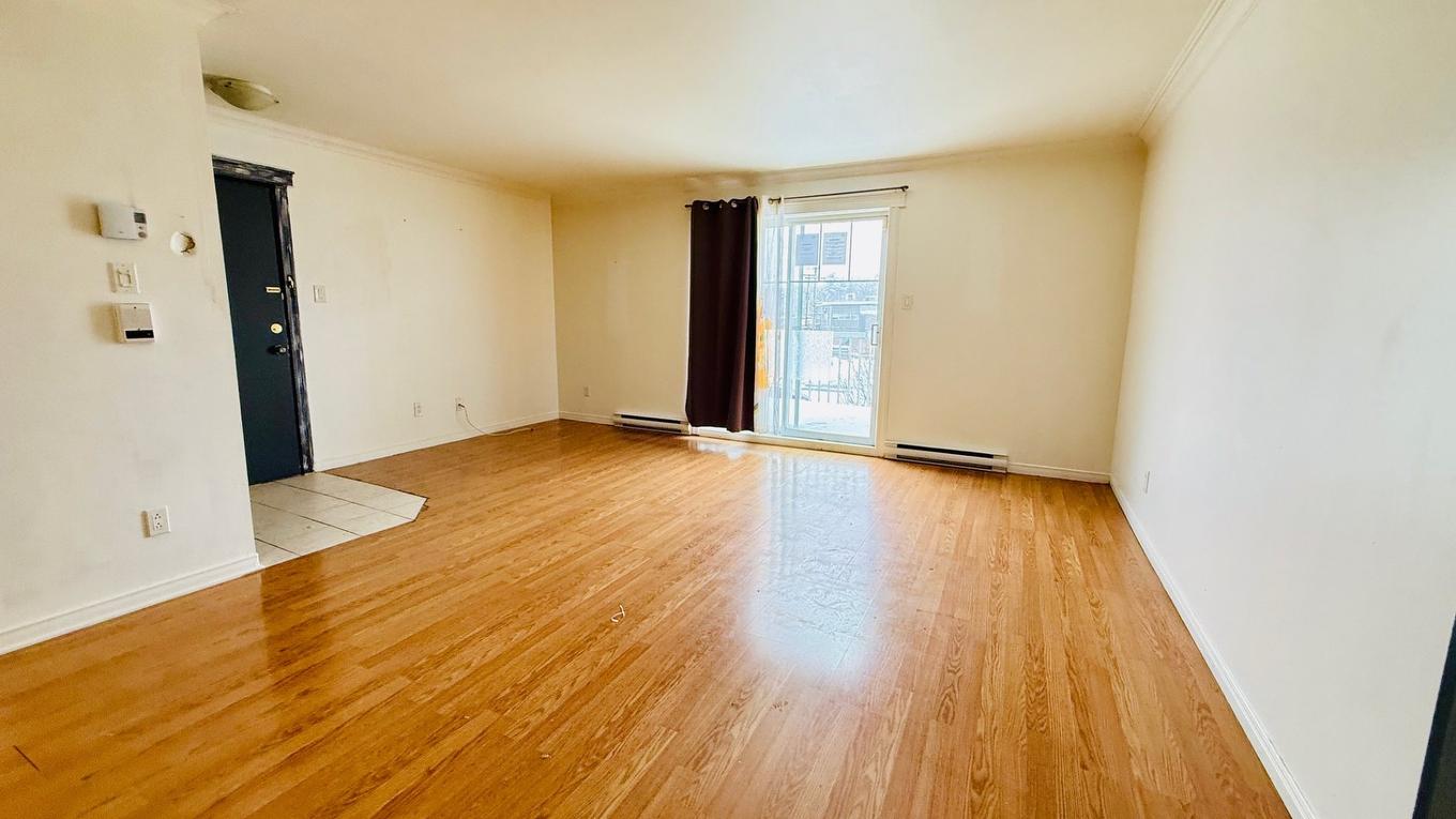 Salon - 103-5373 Rue Du Bocage, Terrebonne (La Plaine), QC - Indoor Photo Showing Other Room