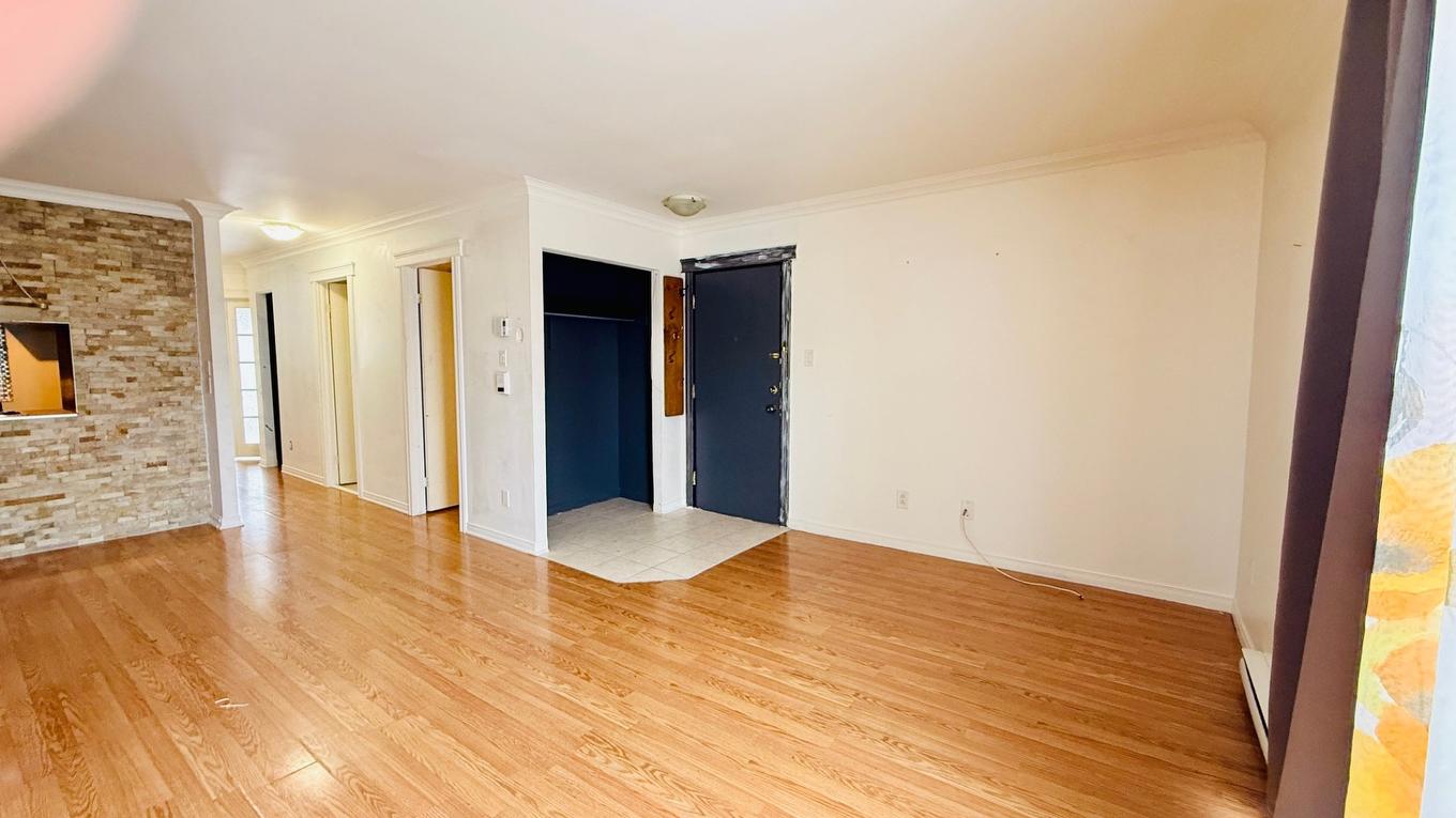 Salon - 103-5373 Rue Du Bocage, Terrebonne (La Plaine), QC - Indoor Photo Showing Other Room