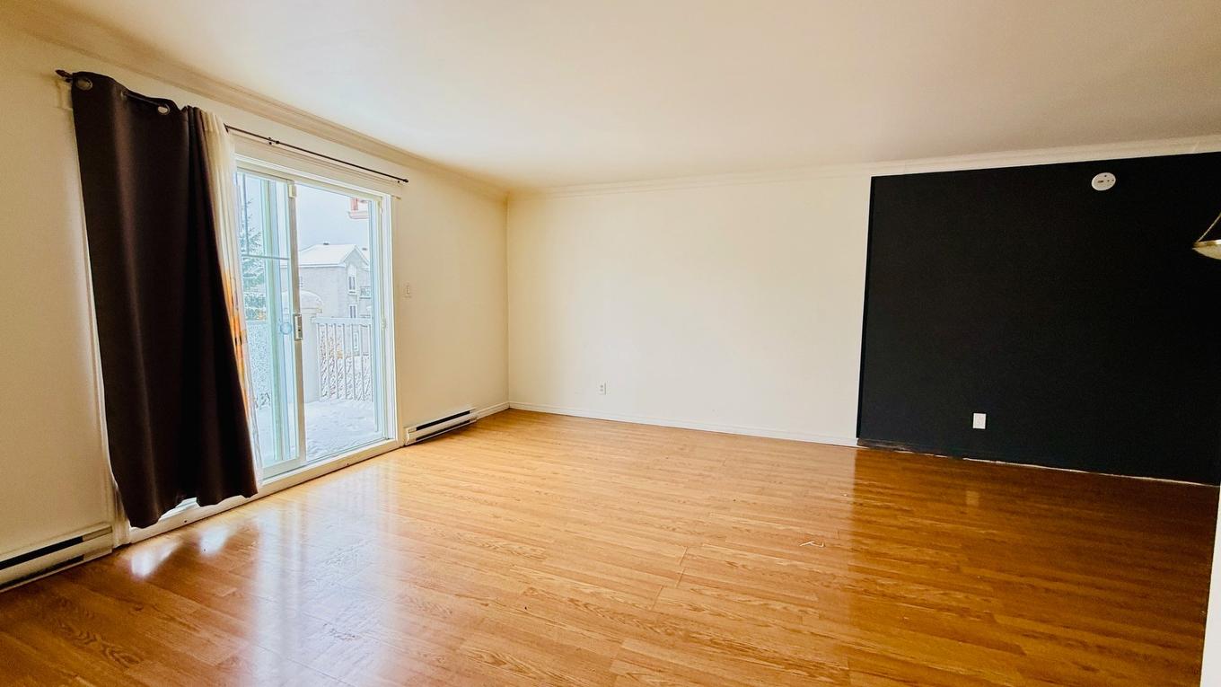 Salon - 103-5373 Rue Du Bocage, Terrebonne (La Plaine), QC - Indoor Photo Showing Other Room