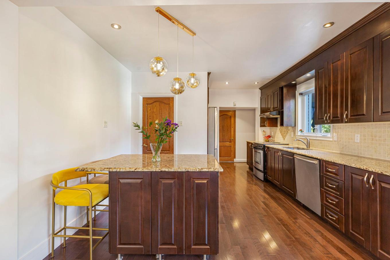 Kitchen - 575 Ch. Rockland, Mont-Royal, QC - Indoor Photo Showing Kitchen